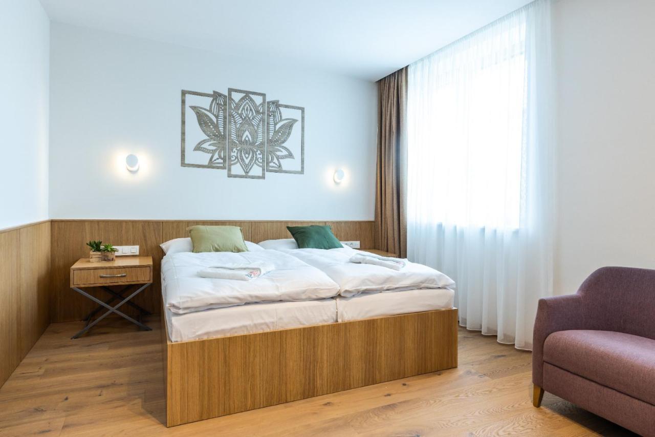 Raj Zdravia Hotel Bratislava Bagian luar foto