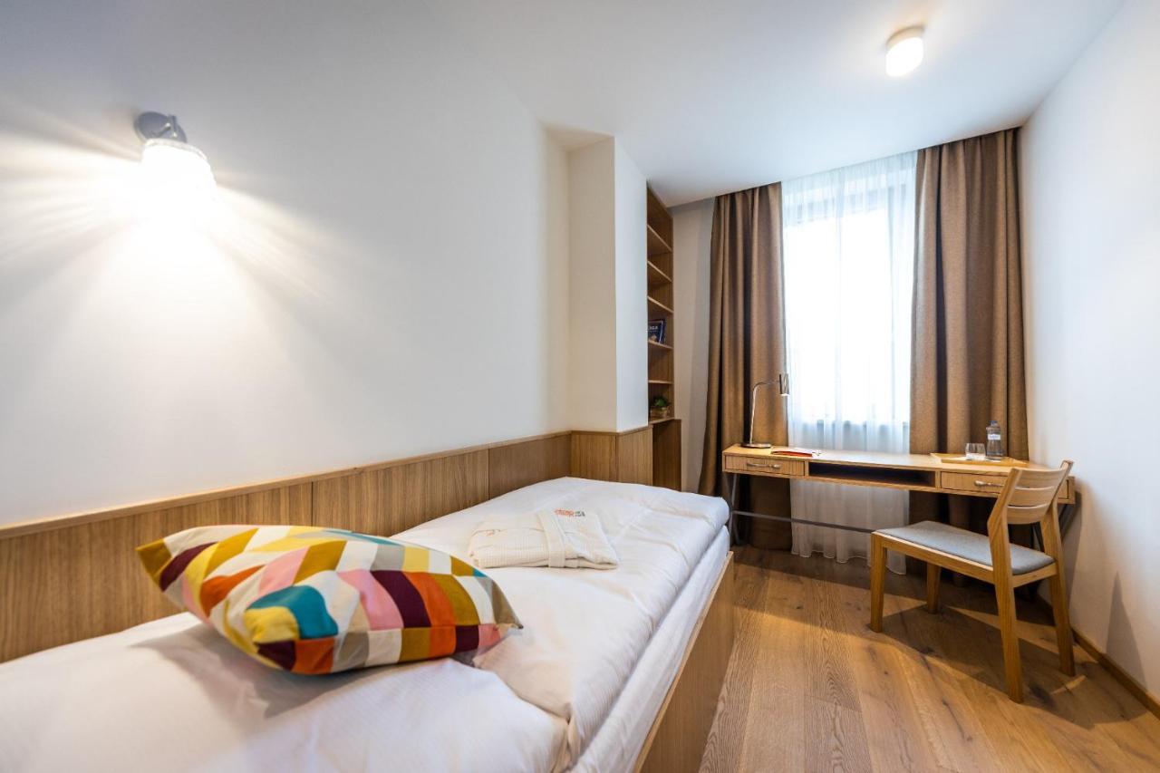 Raj Zdravia Hotel Bratislava Bagian luar foto