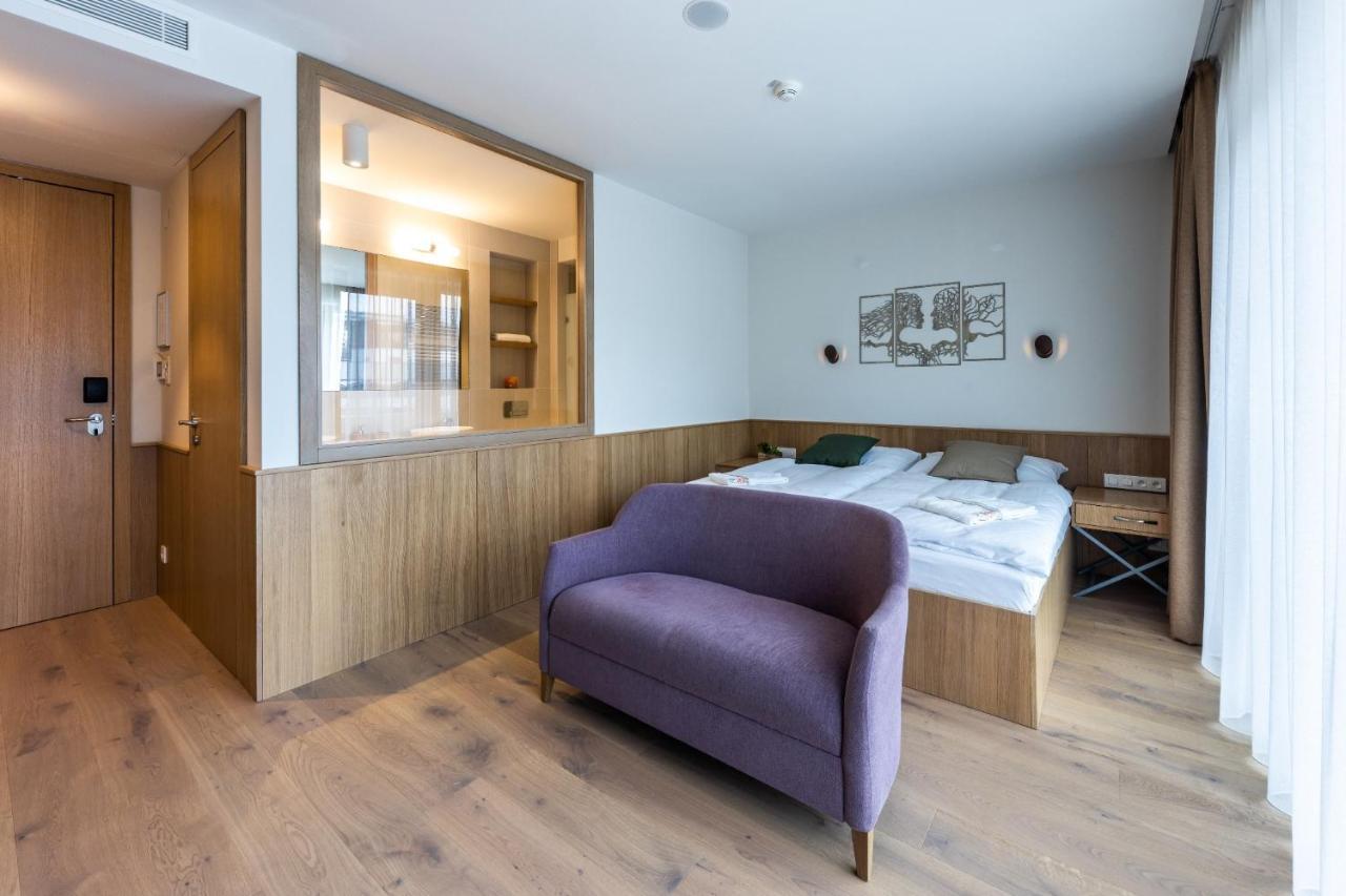 Raj Zdravia Hotel Bratislava Bagian luar foto
