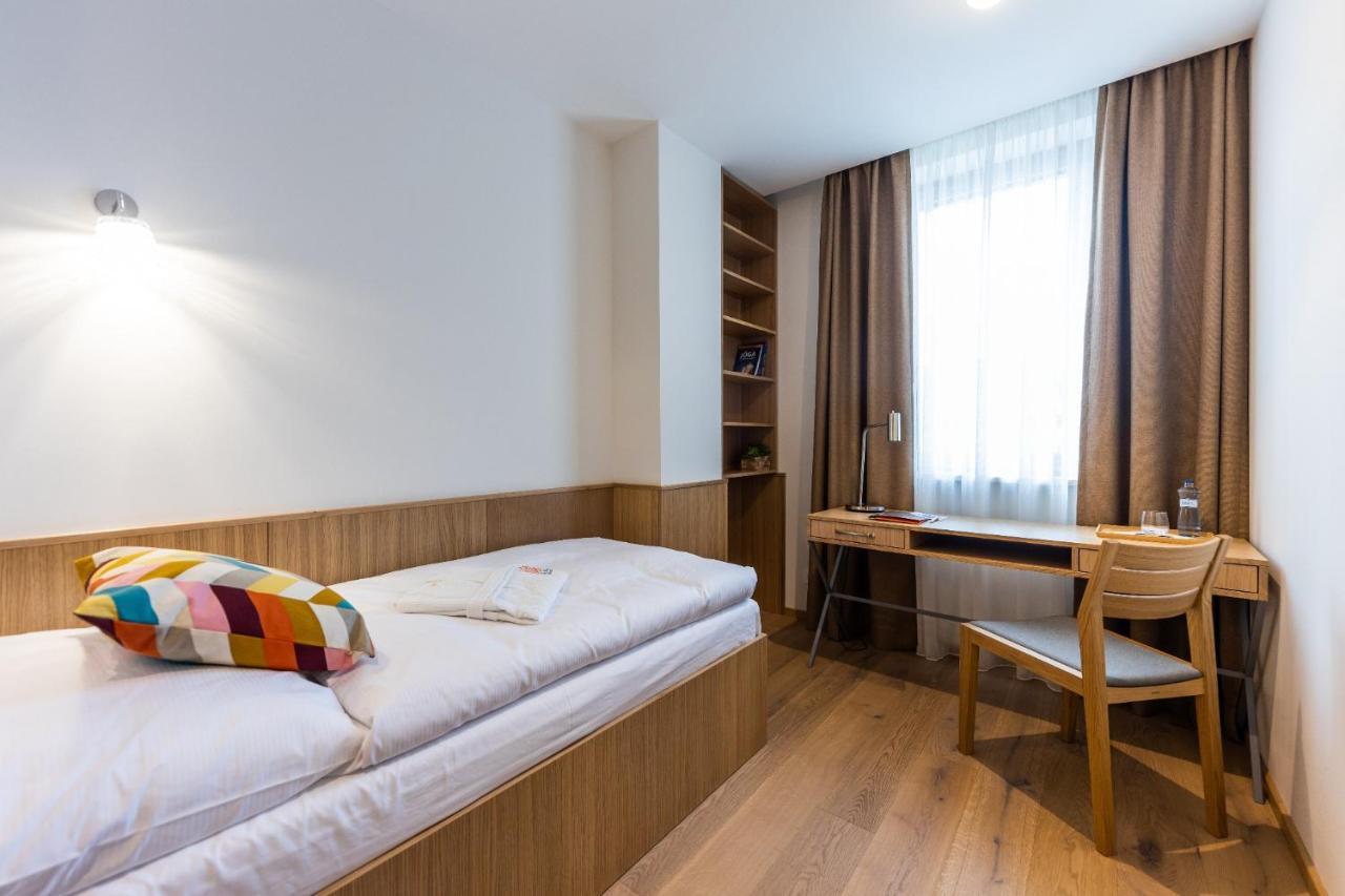 Raj Zdravia Hotel Bratislava Bagian luar foto
