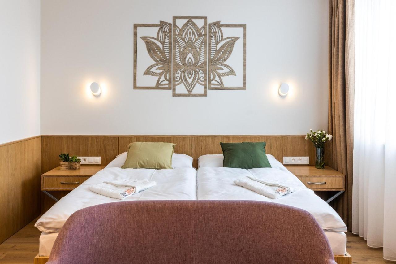 Raj Zdravia Hotel Bratislava Bagian luar foto