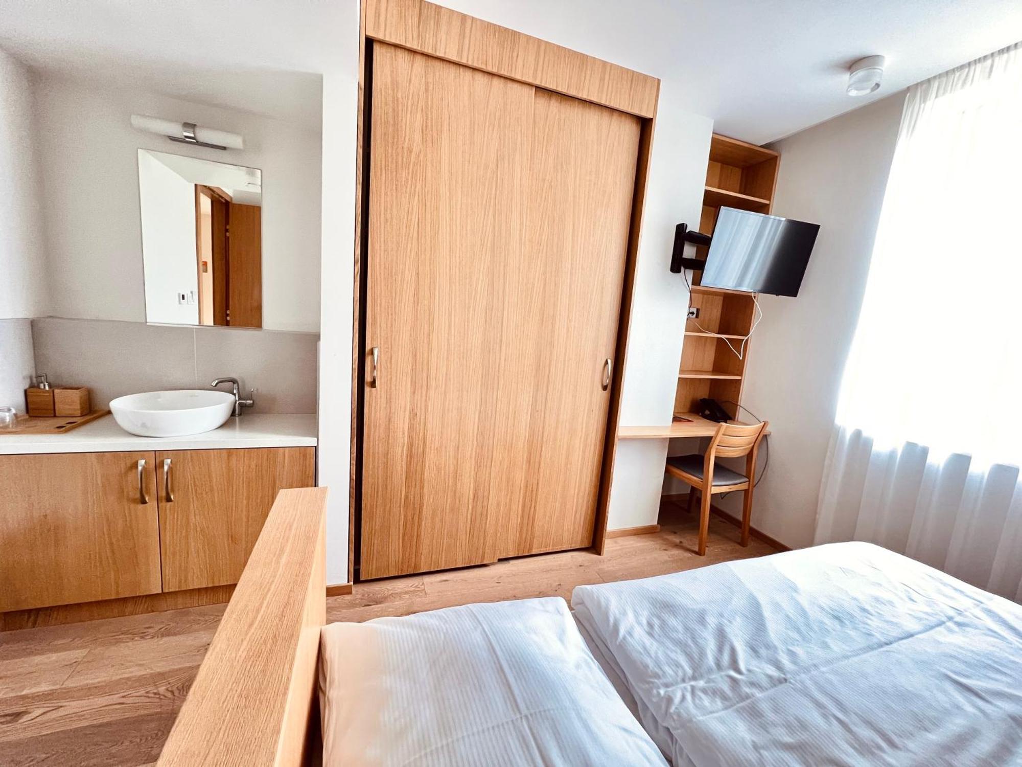 Raj Zdravia Hotel Bratislava Bagian luar foto