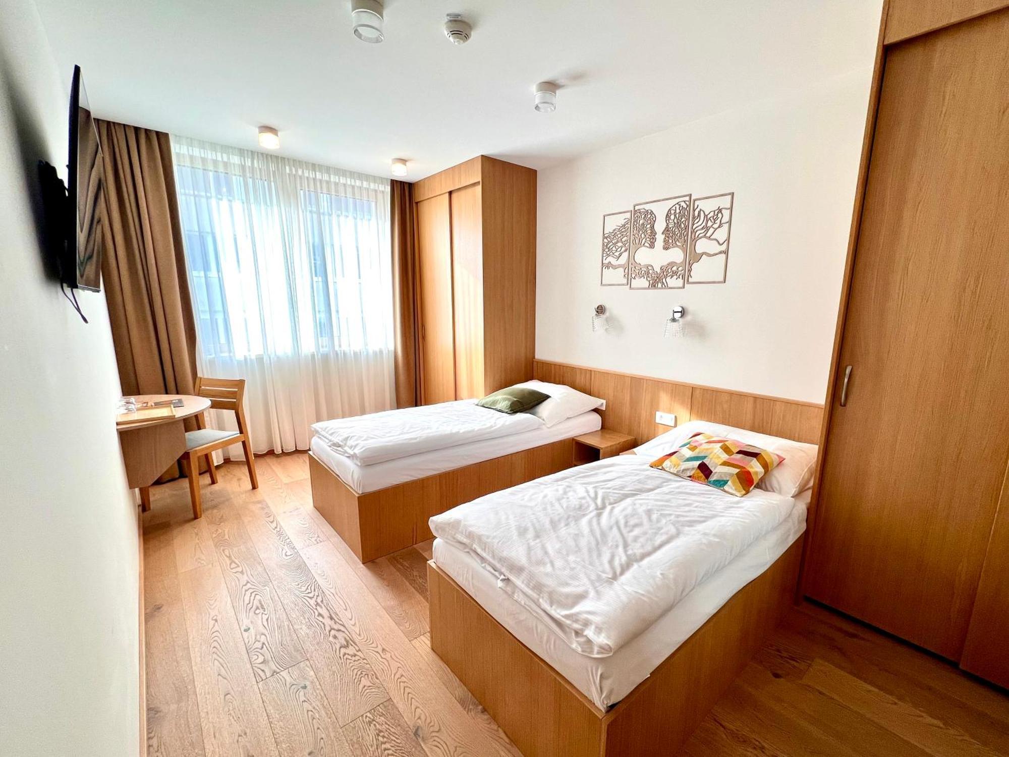 Raj Zdravia Hotel Bratislava Bagian luar foto