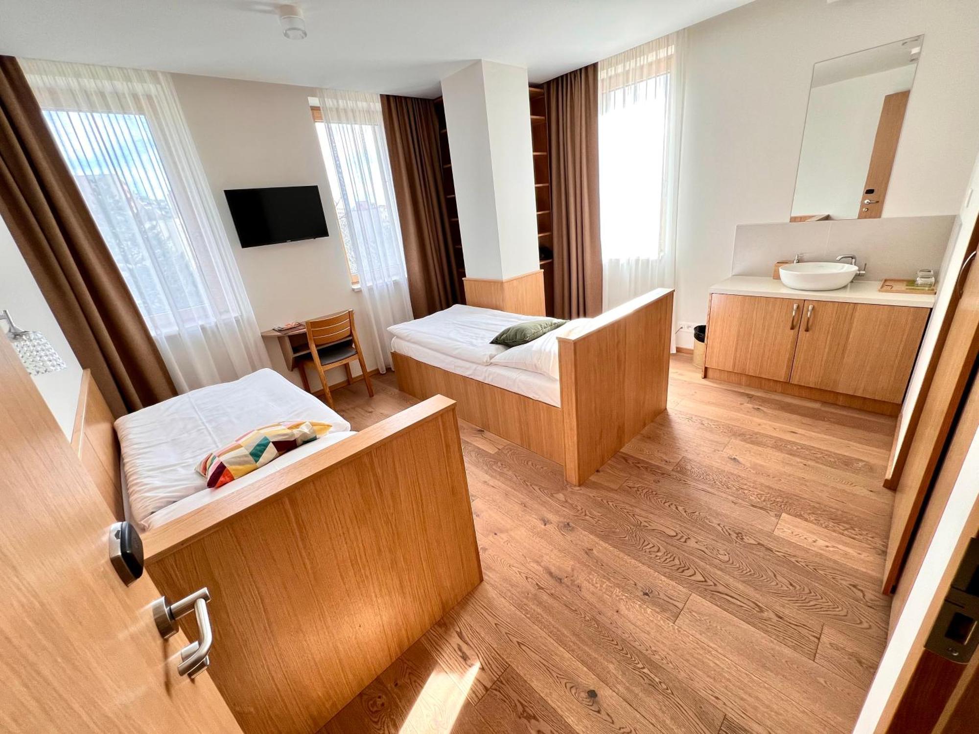 Raj Zdravia Hotel Bratislava Bagian luar foto