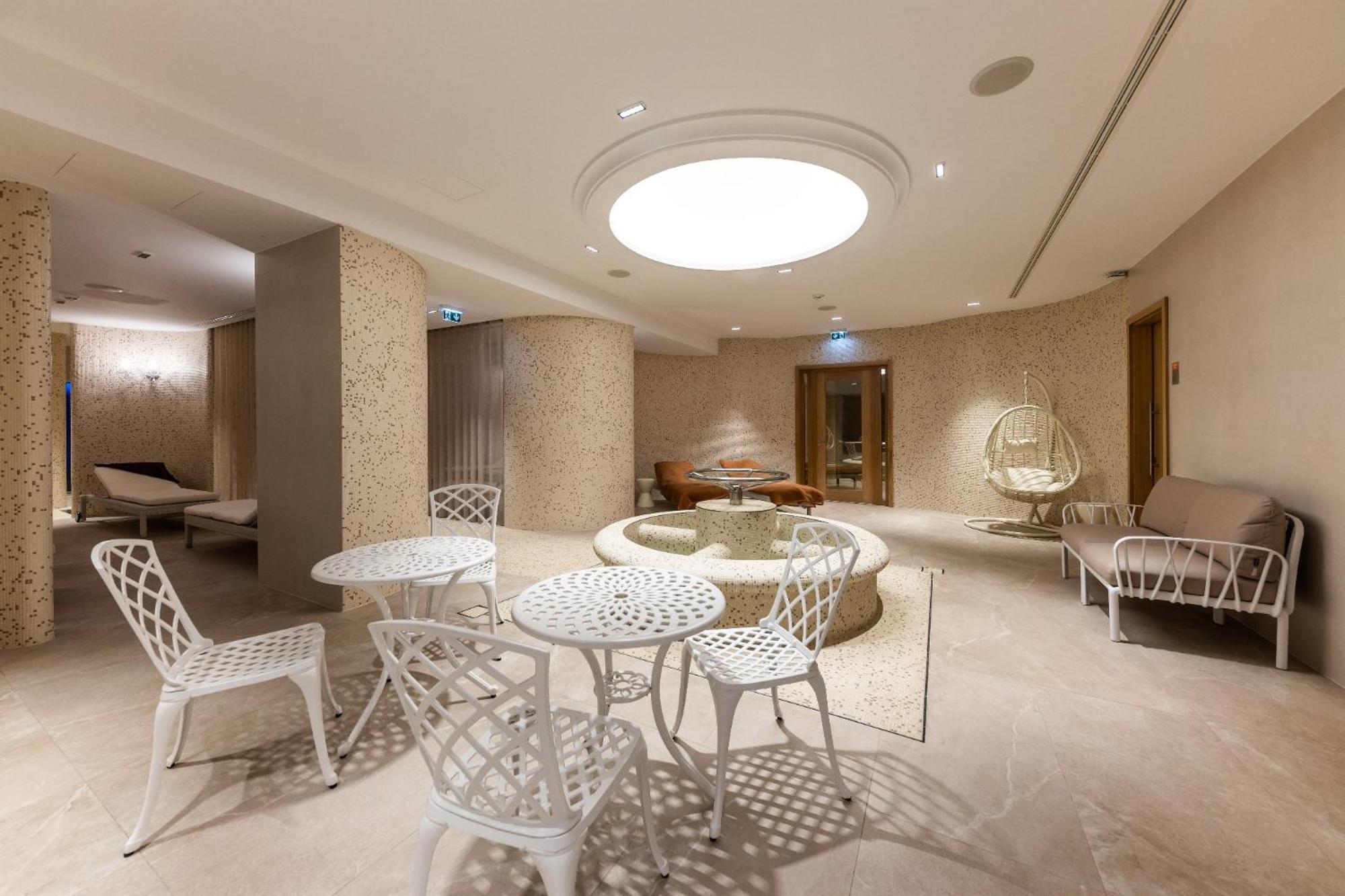 Raj Zdravia Hotel Bratislava Bagian luar foto