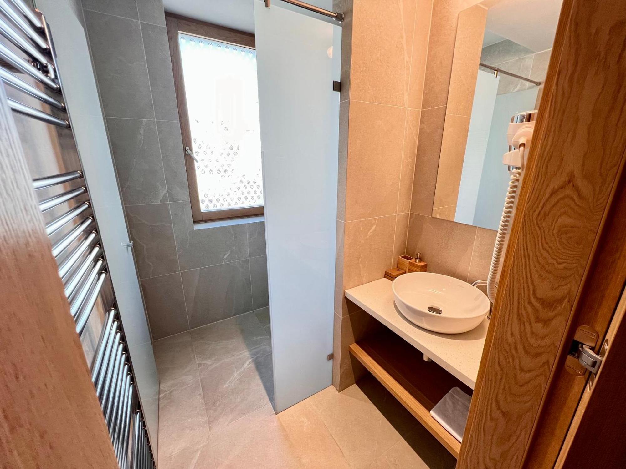 Raj Zdravia Hotel Bratislava Bagian luar foto