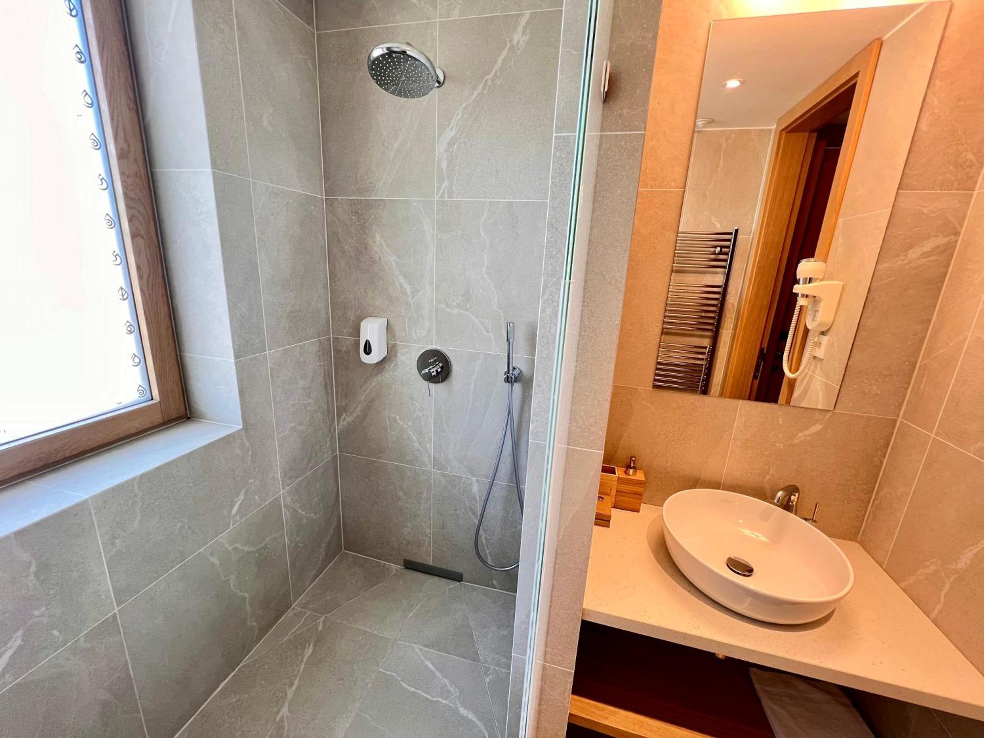 Raj Zdravia Hotel Bratislava Bagian luar foto