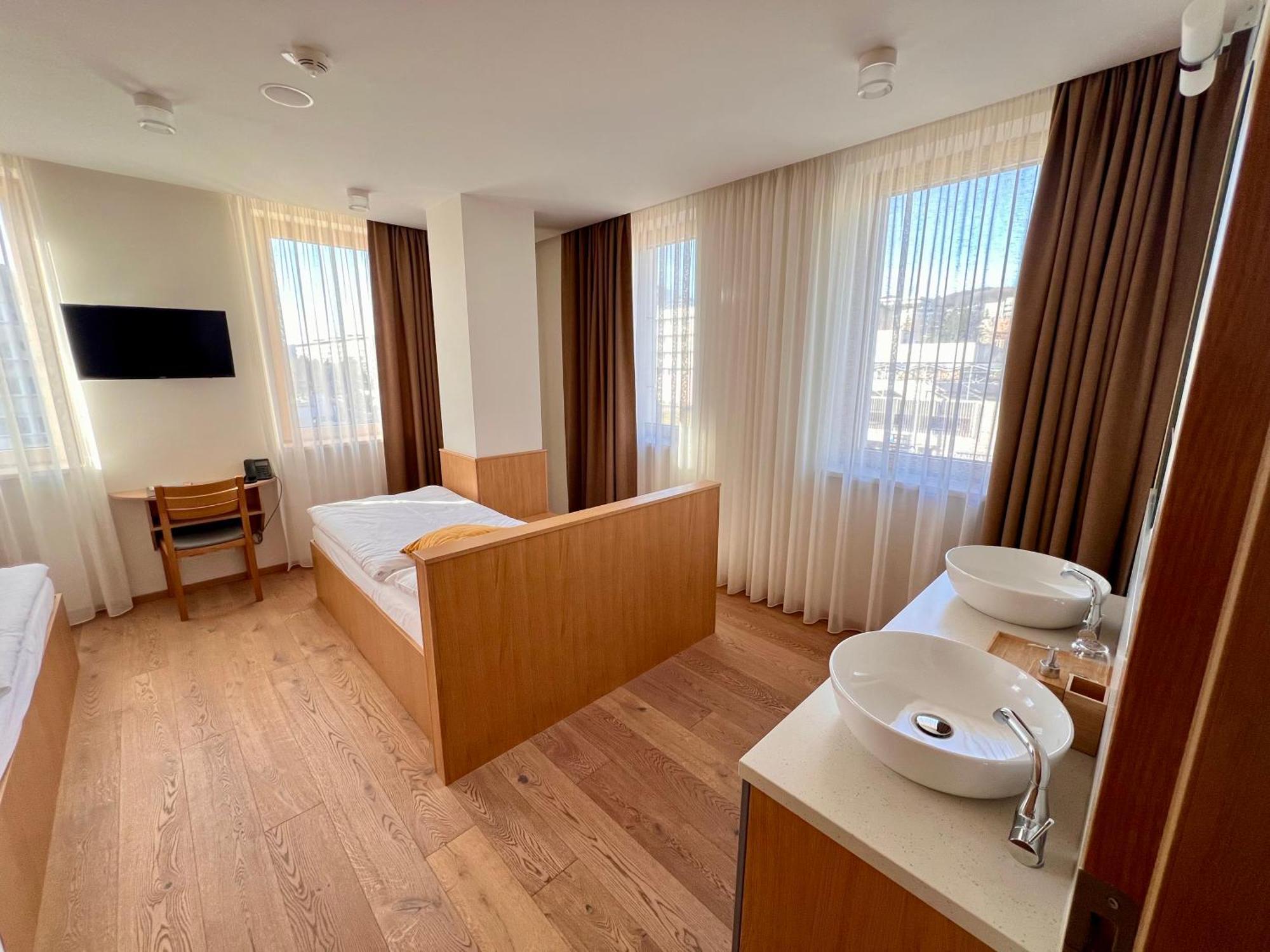 Raj Zdravia Hotel Bratislava Bagian luar foto